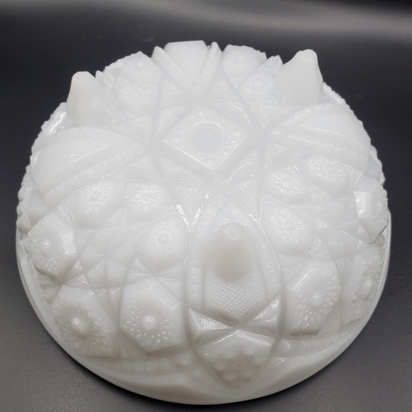 McKee Milk Glass Footed Bowl Toltec Pattern Cottagecore White Three Toed Dish 7" - Picture 4 of 9